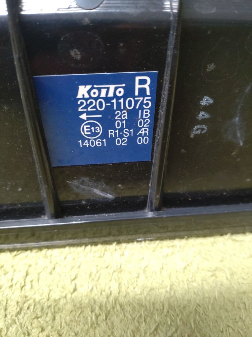 小糸 ３連LEDテールランプ 赤/クリア