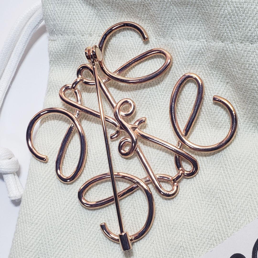 新品同様 LOEWE アナグラムローズゴールド ブローチ ピンクゴールド ロエベ