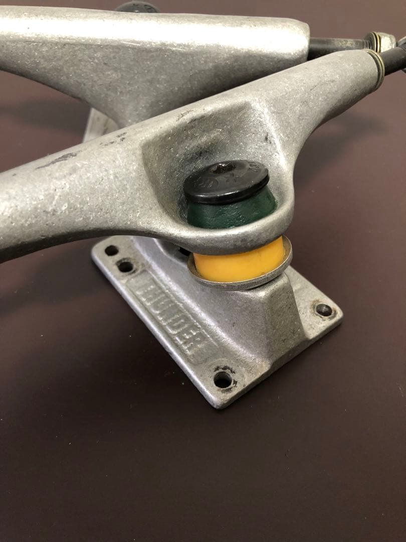 スケートボード THUNDER TRUCKS