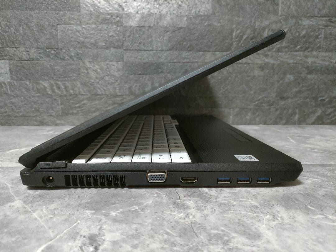 美品 FUJITSU 第10世代 メモリ16GB 新品SSD256GB