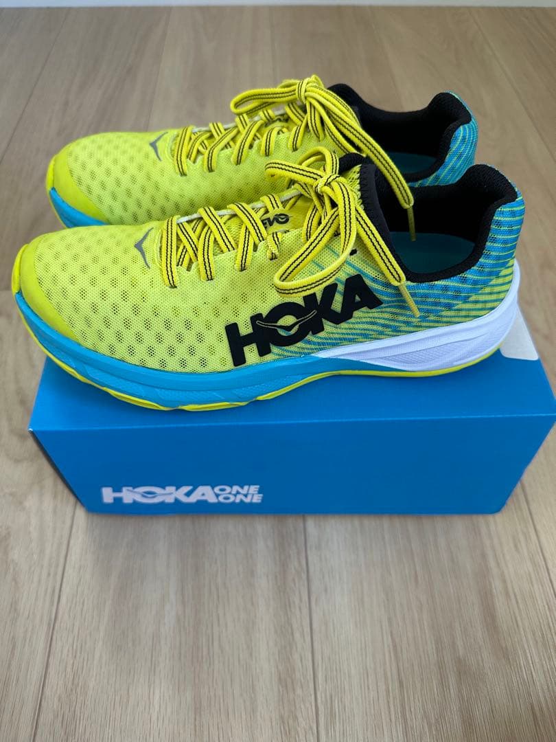 HOKA ONE ONE ランニングシューズ　カーボンロケット