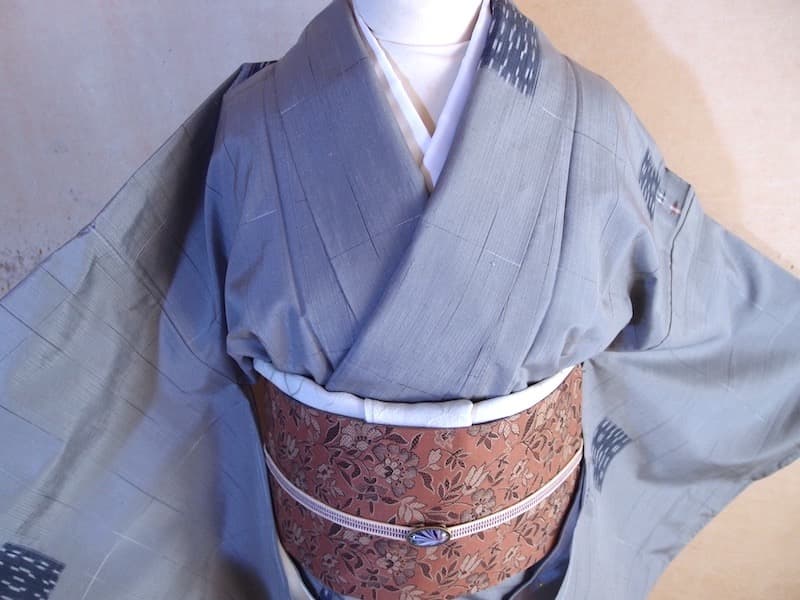 未使用　紬着物（格子に絣文）裄６６　正絹美品