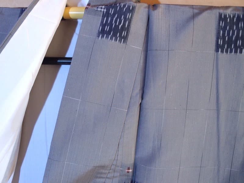 未使用　紬着物（格子に絣文）裄６６　正絹美品