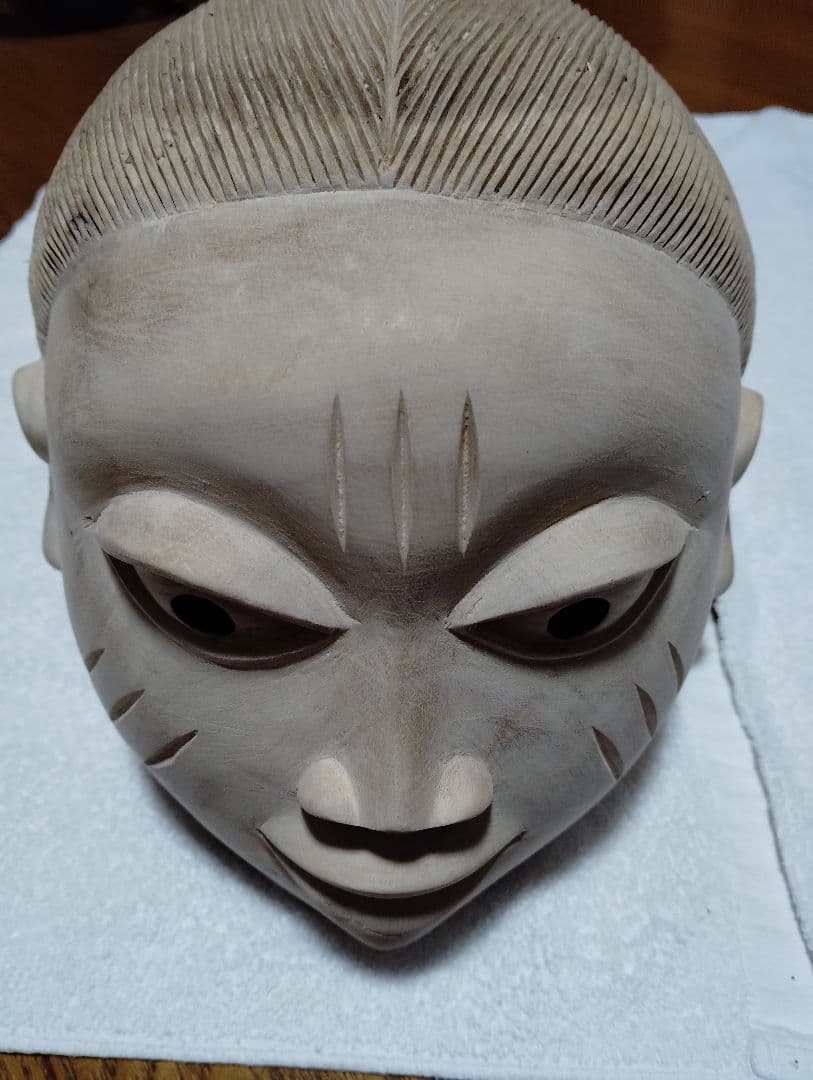 ベナン出身彫刻師　手作りの木製御面　アフリカ彫刻　現代アーティスト　美品　芸術品