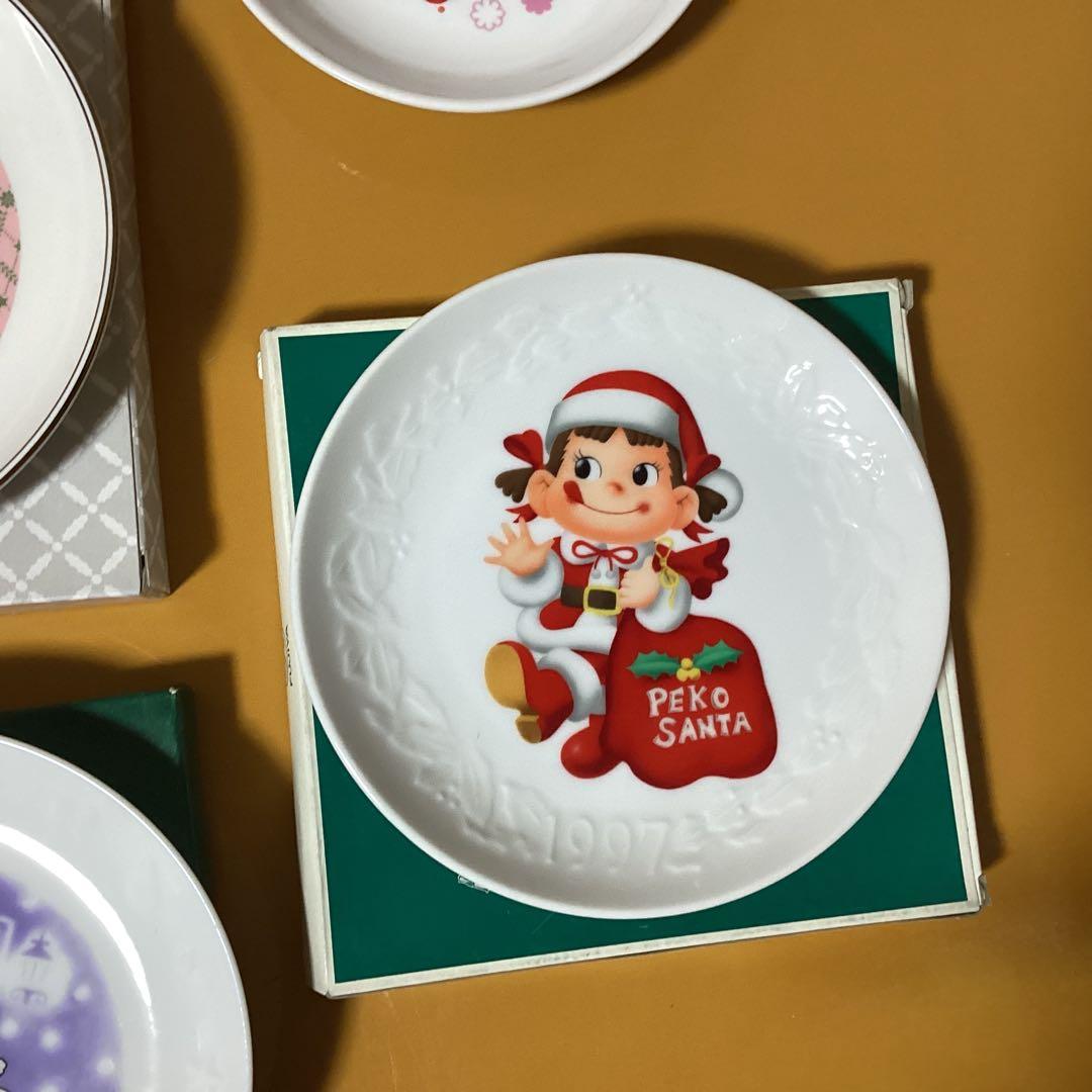 2447 ペコちゃんクリスマス皿 &コップセット