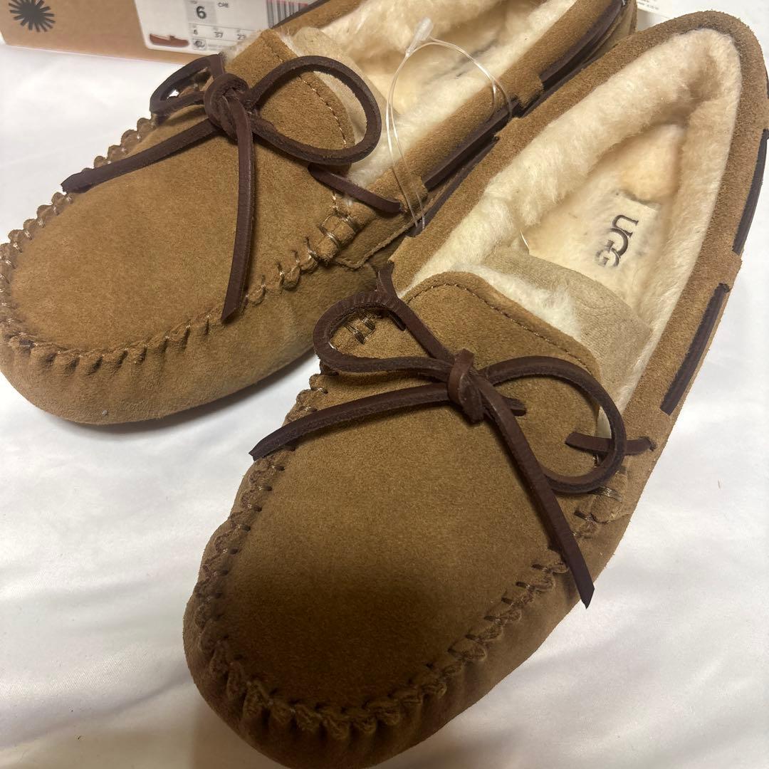 新品　アグ　UGG W DAKOTA モカシン　23cm