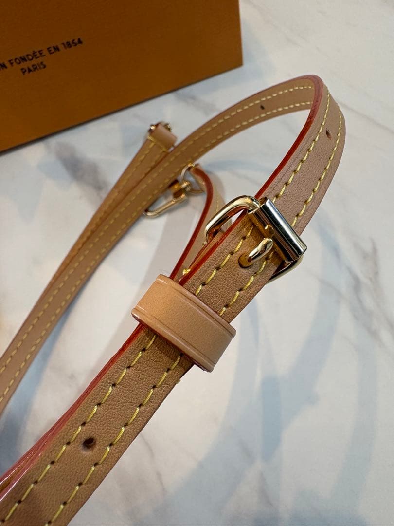 ぴーLouis Vuitton フォールドミーポーチ