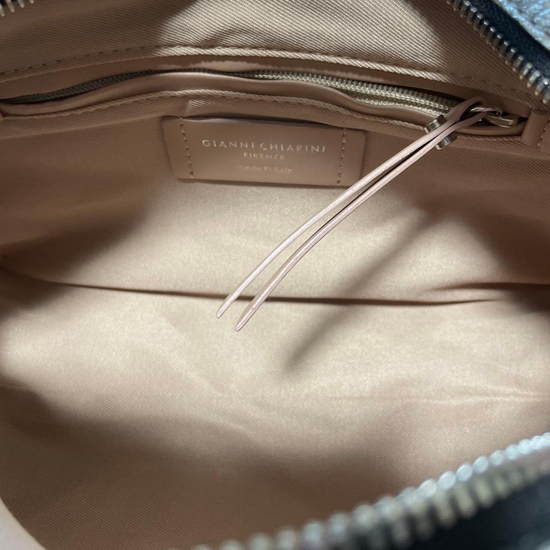 ジャンニキアリーニ　ショルダーバッグ　アリファ　Mサイズ　シルバー