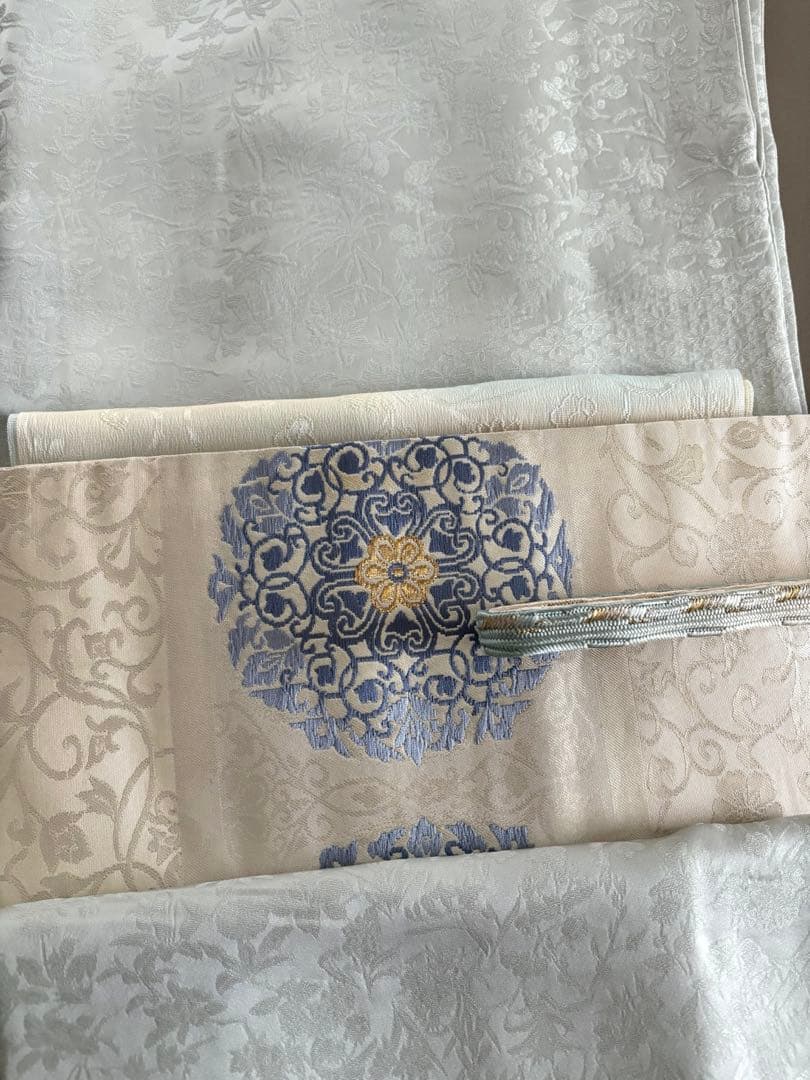 〈お楽しみ価格〉アイボリー ブルー華文 花唐草紋意匠 正絹 九寸名古屋帯 美品