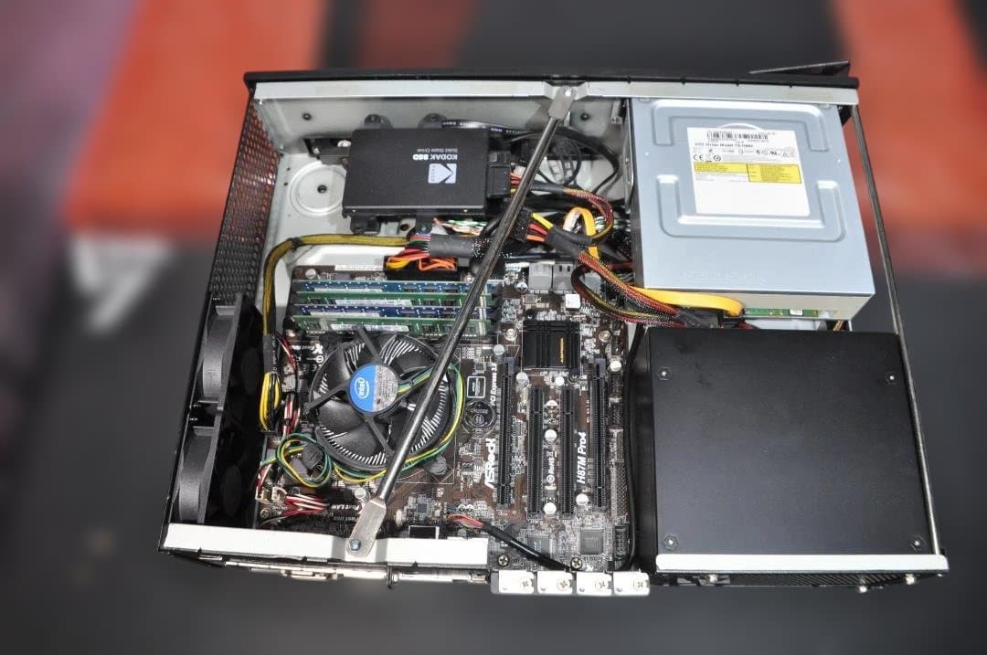 【25H2・新品SSD】光デジタル搭載！横置きAV仕様 自作PC