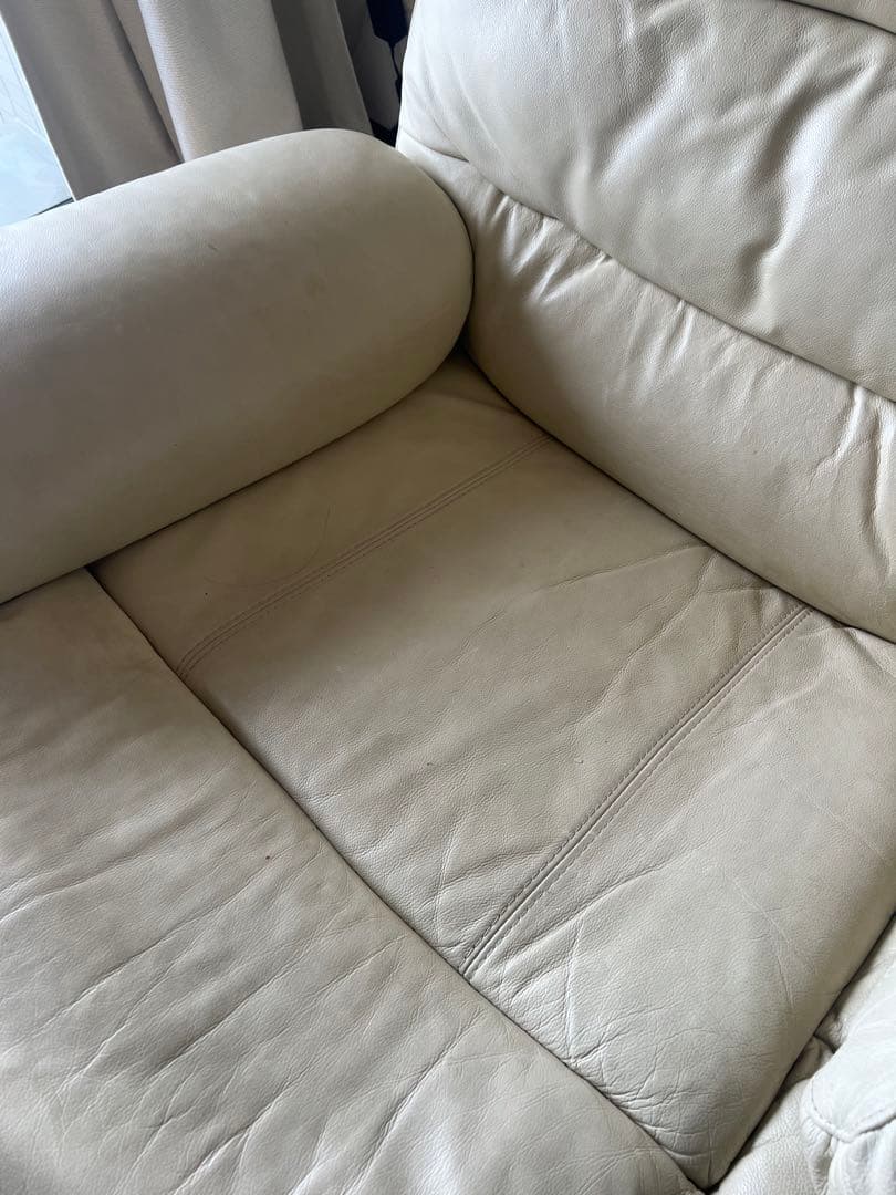 【送料込み】3人掛け電動テーブル付きリクライニングソファ ビリーバー ニトリ