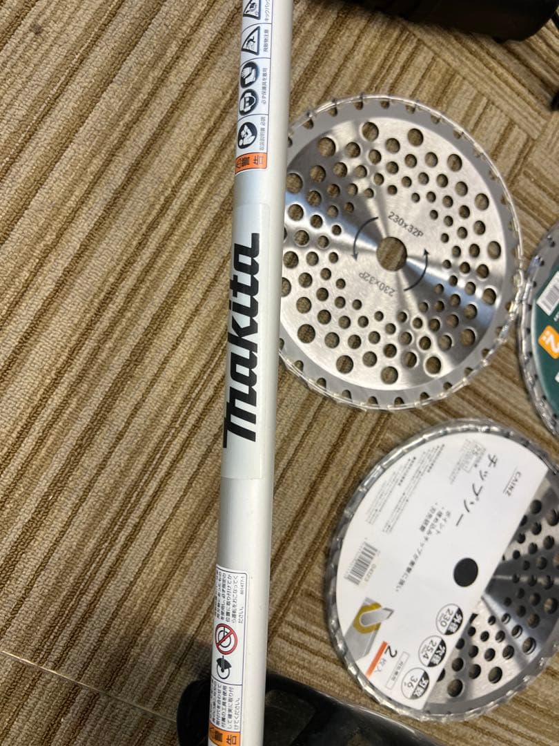 【バッテリー3個付】マキタ充電式草刈機 MUR190SDF +5枚替刃おまけ付き