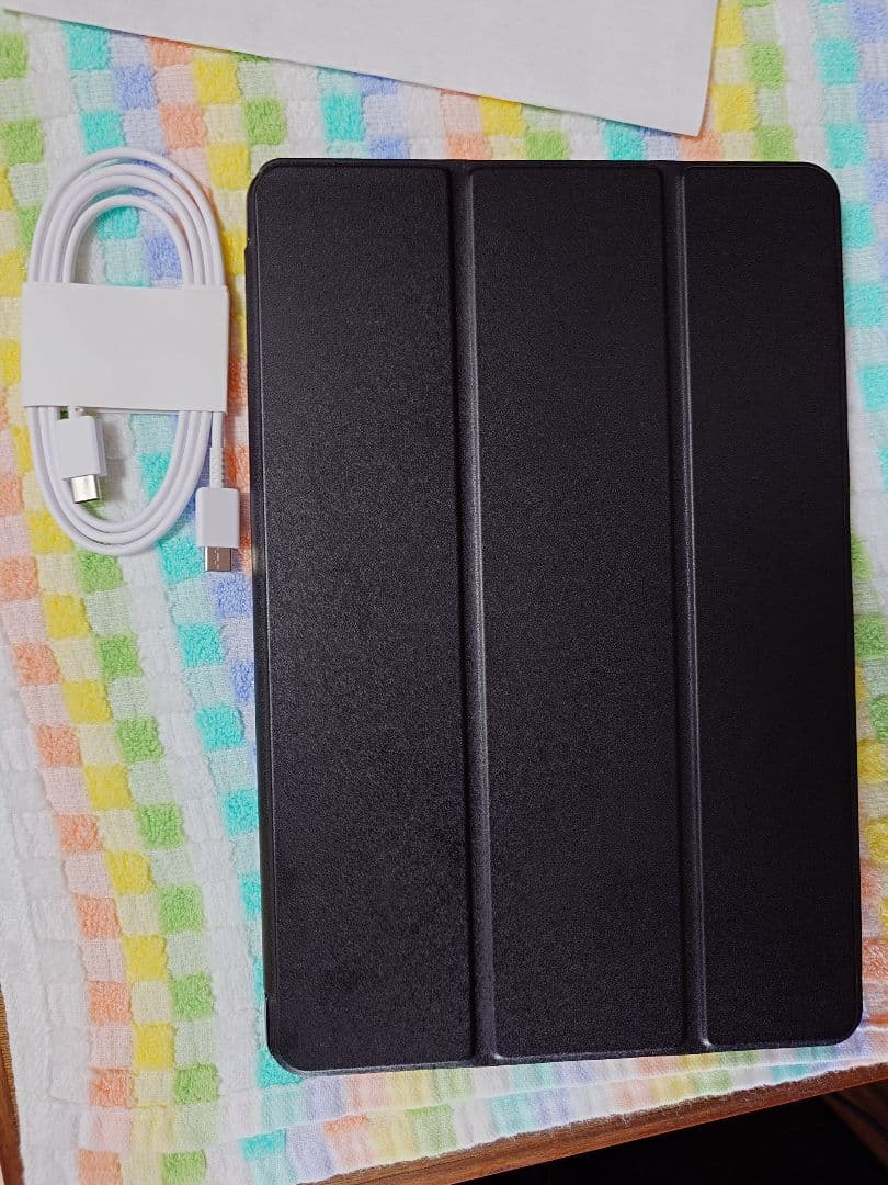 Galaxy Tab A9+ 本体と専用カバー