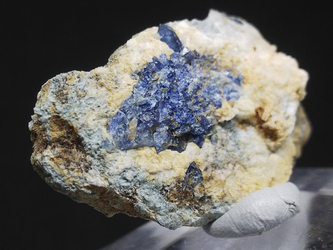 350 ベニトアイト 結晶 原石 母岩付き