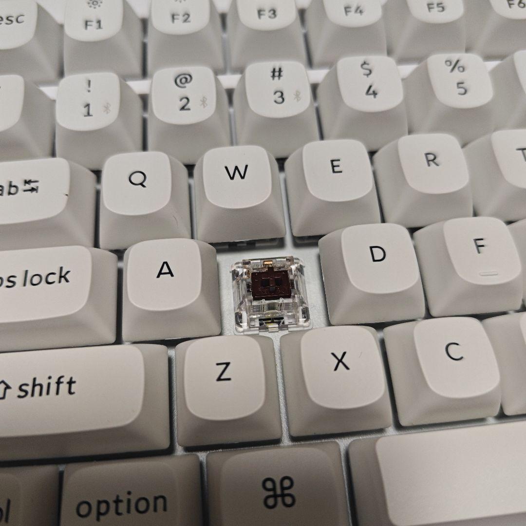 Keychron K4 Pro ホワイト メカニカルキーボード 茶軸 英語配列