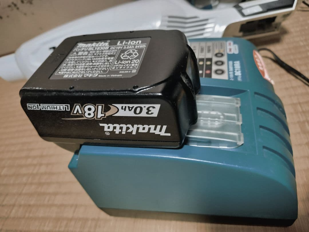 マキタ サイクロン 充電式クリーナー CL280FD 18v バッテリー充電器付