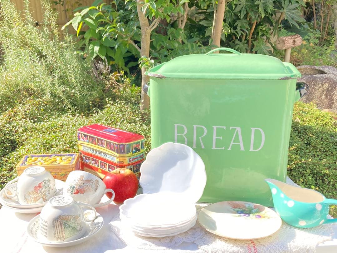 希少✧イギリスアンティーク　かわいいミントグリーンBREADホウロウ缶˚✧₊⁎✧