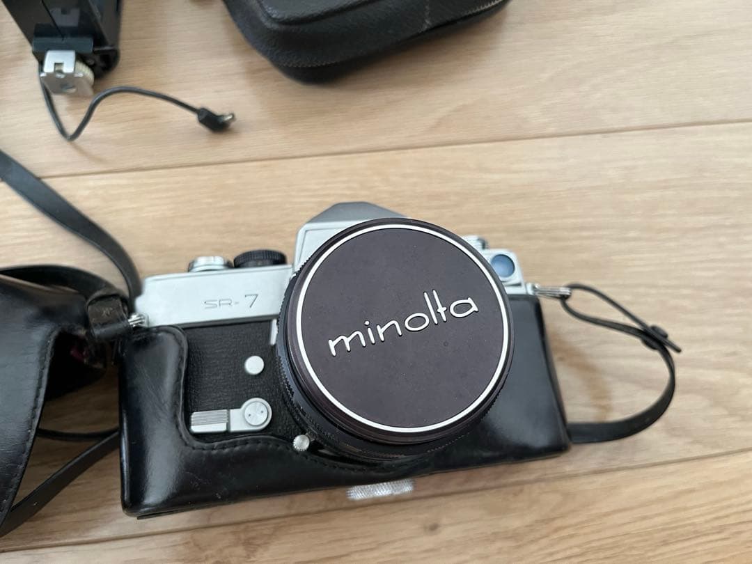 Minolta SR-7 一眼レフカメラ 28mmレンズ付き フラッシュ付き