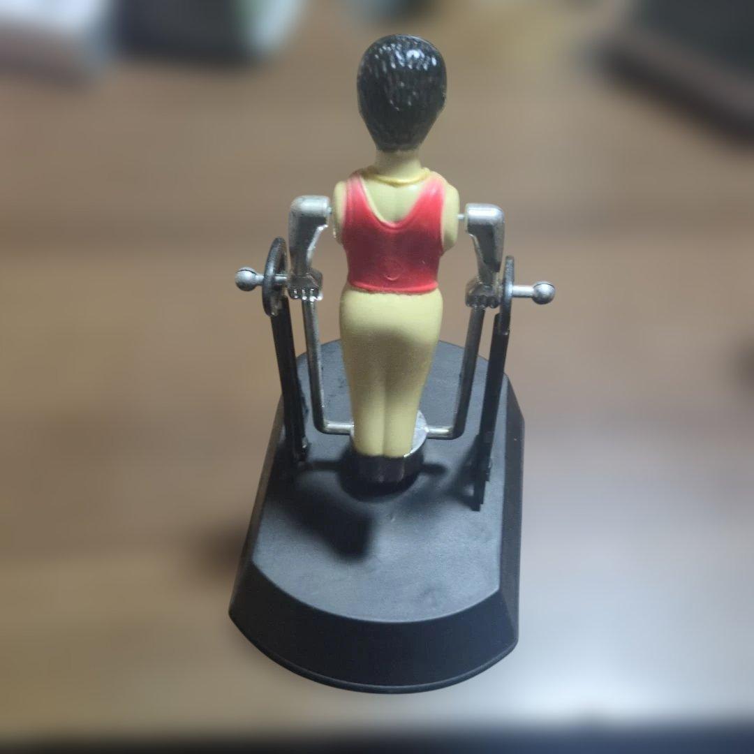 体操選手がずっと回るおもちゃ