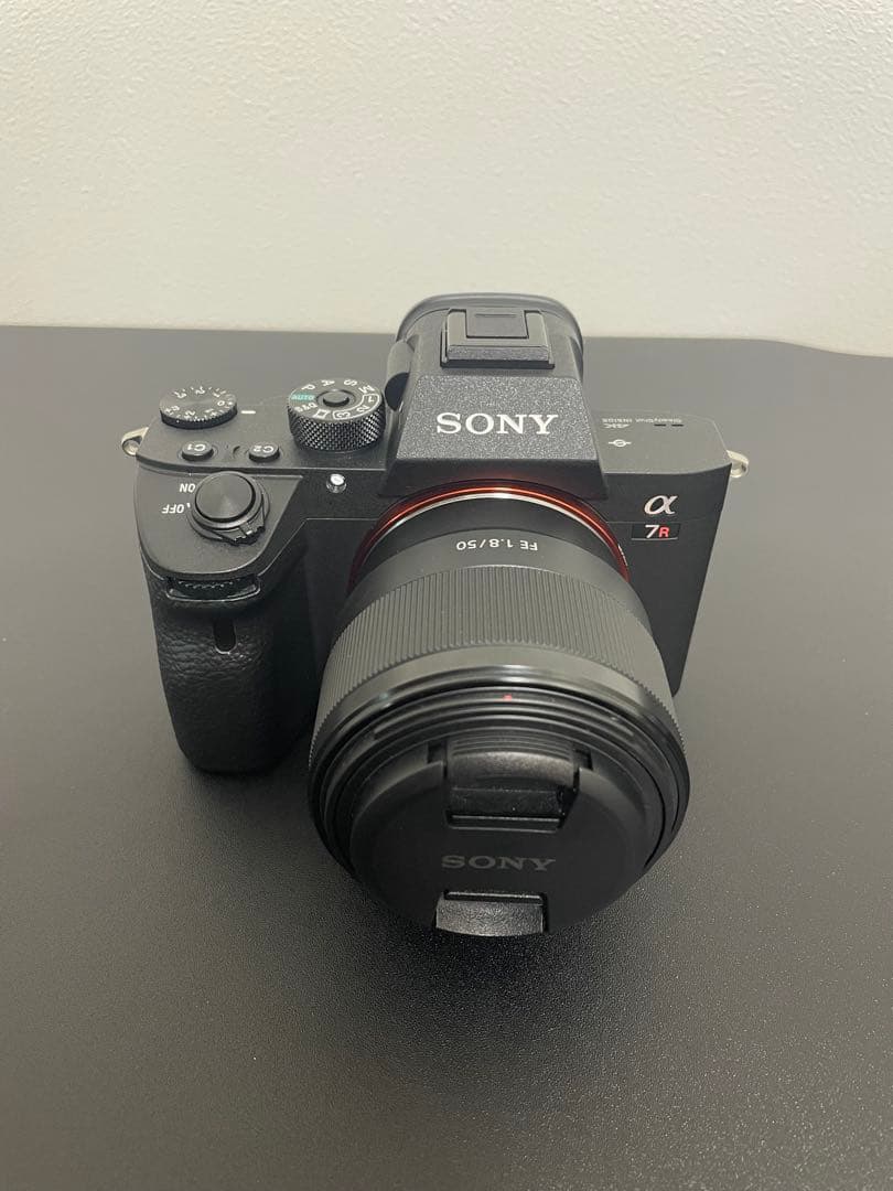 デジタルカメラ Sony A7R iii + FE 1.8 50mm Lens