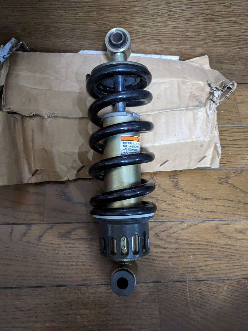 マ*ダ様 ドラッグスター400 リアサスペンション ヤマハ 純正品　未使用　19