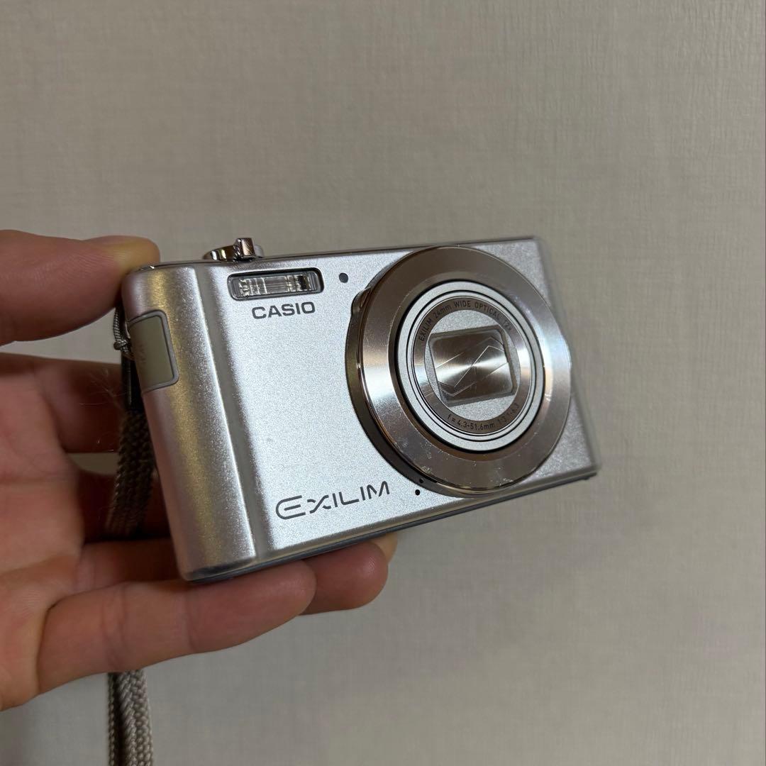 CASIO EXILIM EX-ZS210 シルバー　デジタルカメラ