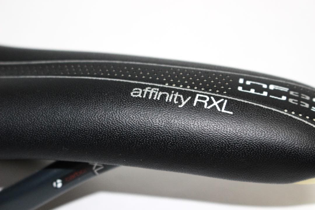BONTRAGER affinity RXL サドル カーボン BLK