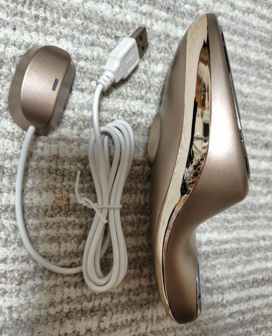 ［箱無し使用済み］MEラボンエクラ IKKOプロデュース 美顔器