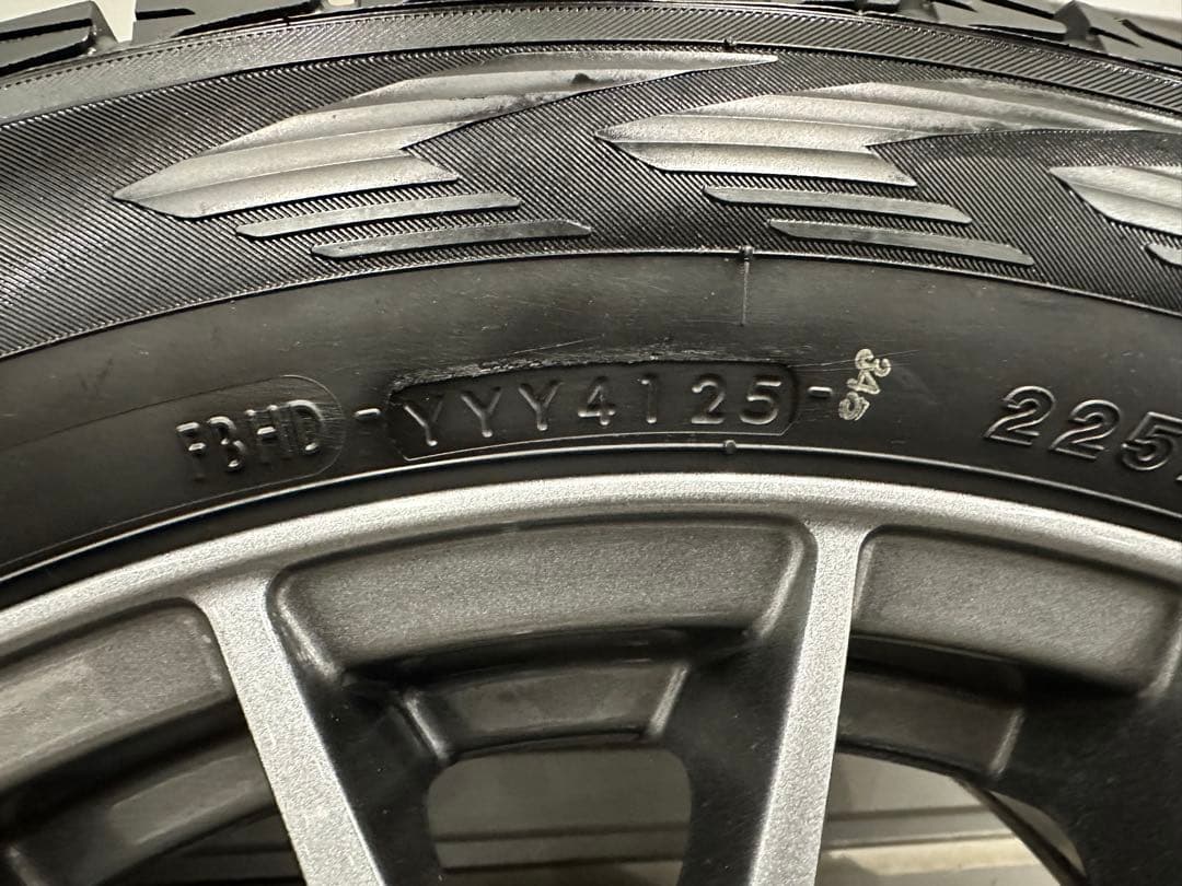 りょこ☆【年末年始のみ使用】新型アルファード　スタッドレスアルミホイール