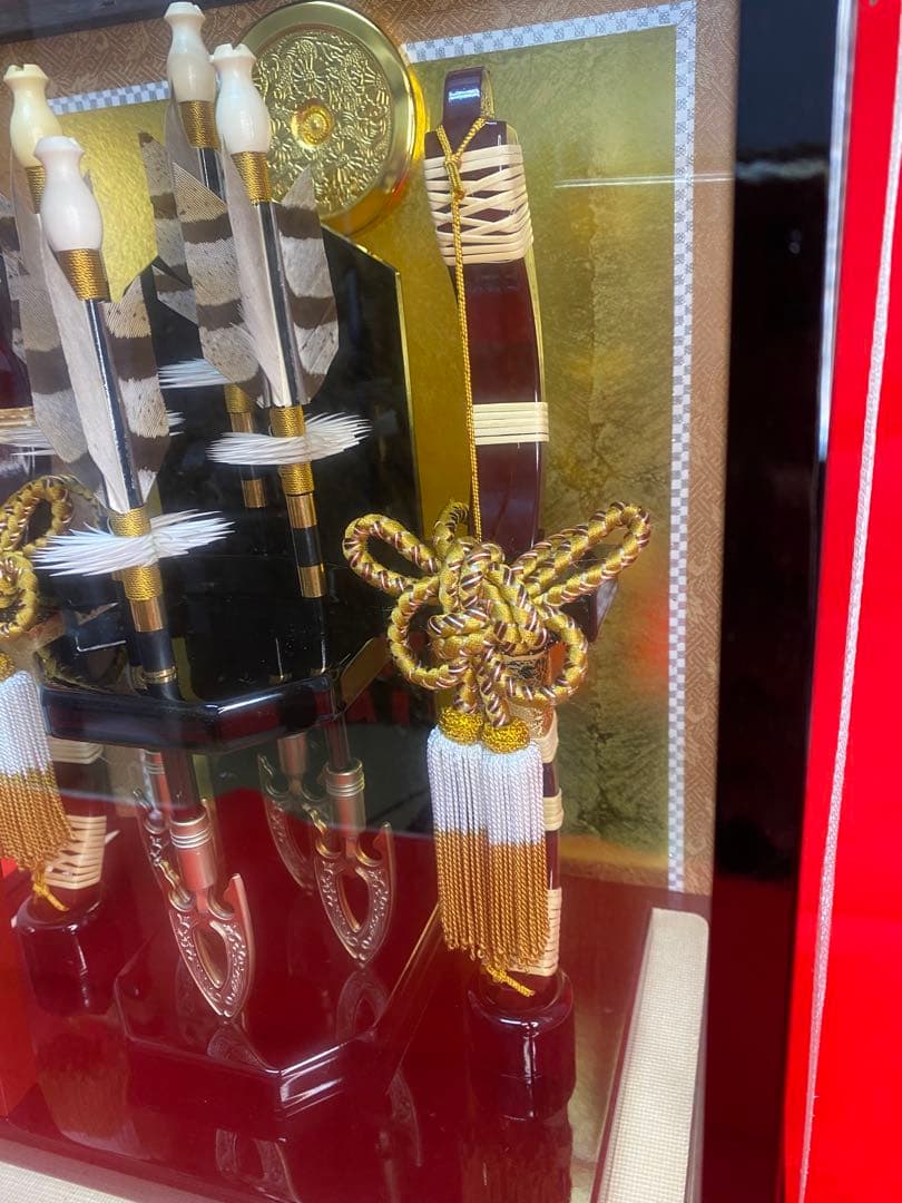 東京久月　家紋付破魔弓ガラスケース１０号・間口約３１×奥行約２０×高さ約３９㎝