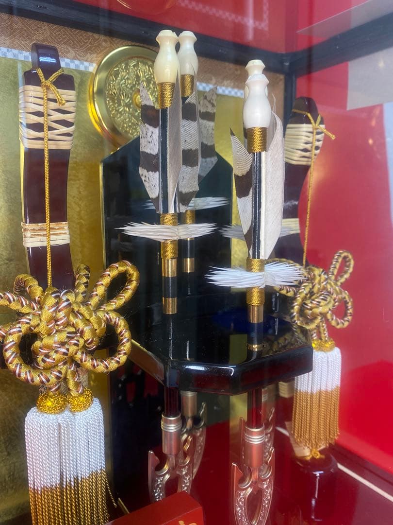 東京久月　家紋付破魔弓ガラスケース１０号・間口約３１×奥行約２０×高さ約３９㎝