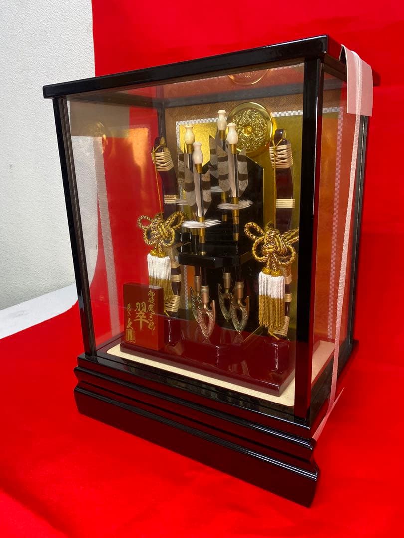 東京久月　家紋付破魔弓ガラスケース１０号・間口約３１×奥行約２０×高さ約３９㎝