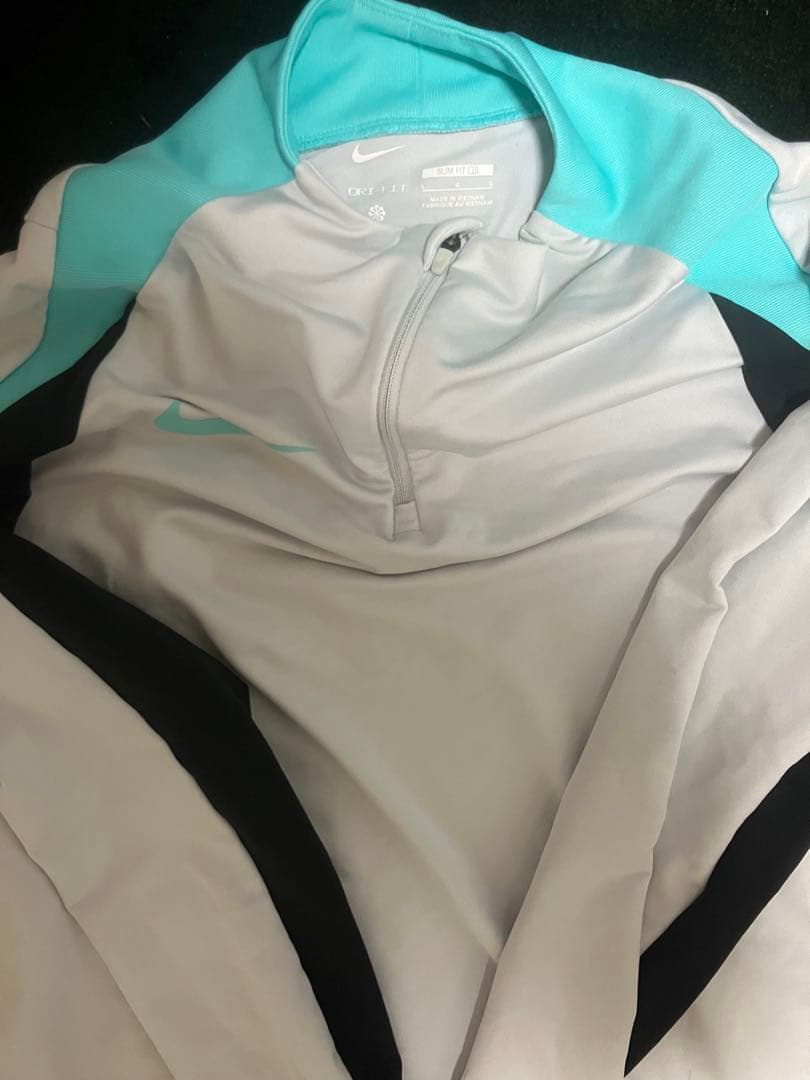 Nike Dri-FIT スリムフィット ブラックショーツ