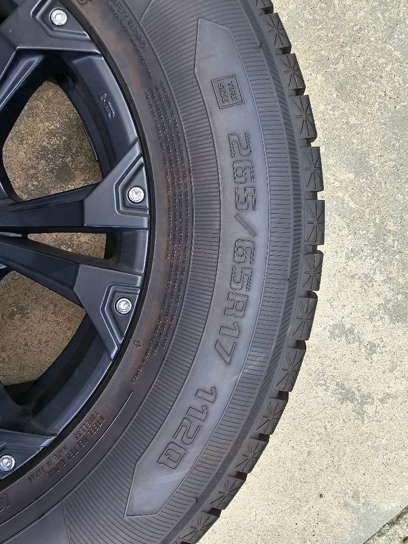 seita 。スタッドレスタイヤ プラド