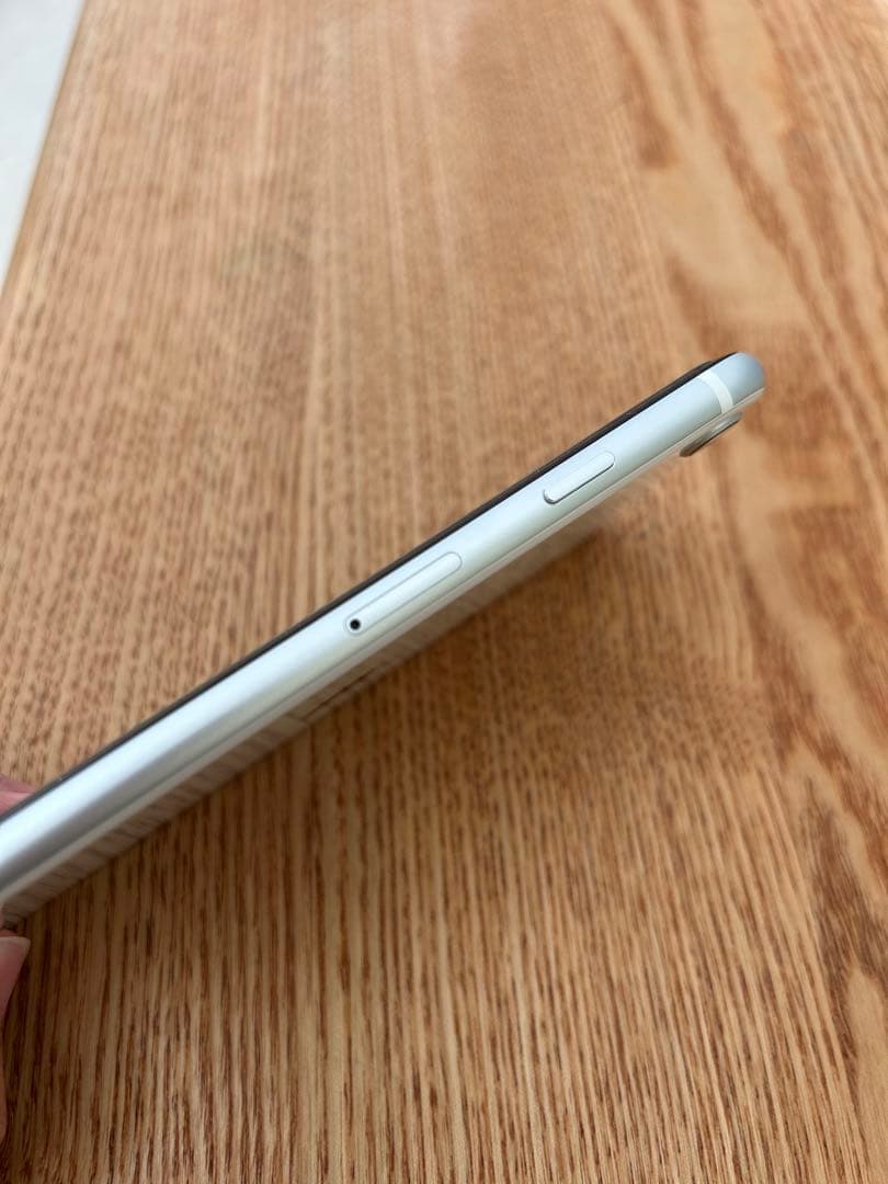 Apple iPhone SE (第2世代) ホワイト 本体