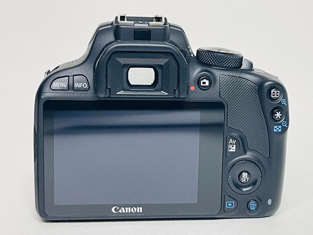 ☆ほぼ新品★ショット数356回★ キヤノン Canon EOS Kiss X7