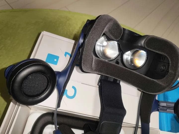 間*一様 HTC VIVE PRO フルセットと　おまけ