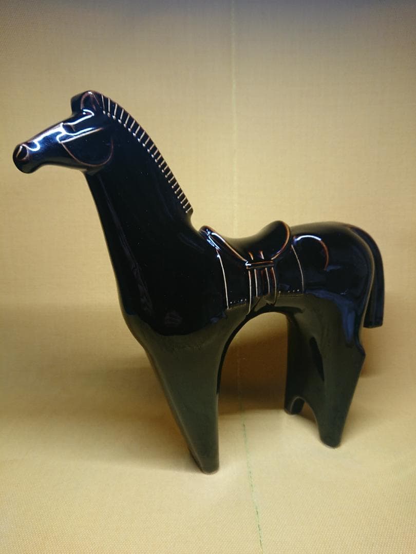 【美品】ウマ　馬　黒馬　陶器　置物　インテリア　工芸品　美術品　A1479
