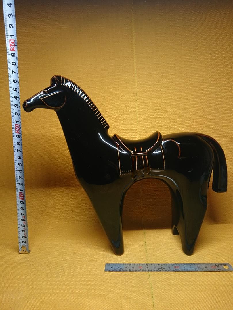 【美品】ウマ　馬　黒馬　陶器　置物　インテリア　工芸品　美術品　A1479