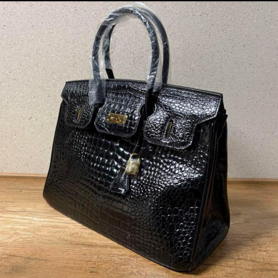 黒 クロコダイル型押しレザー ハンドバッグ カデナ キー付き Y