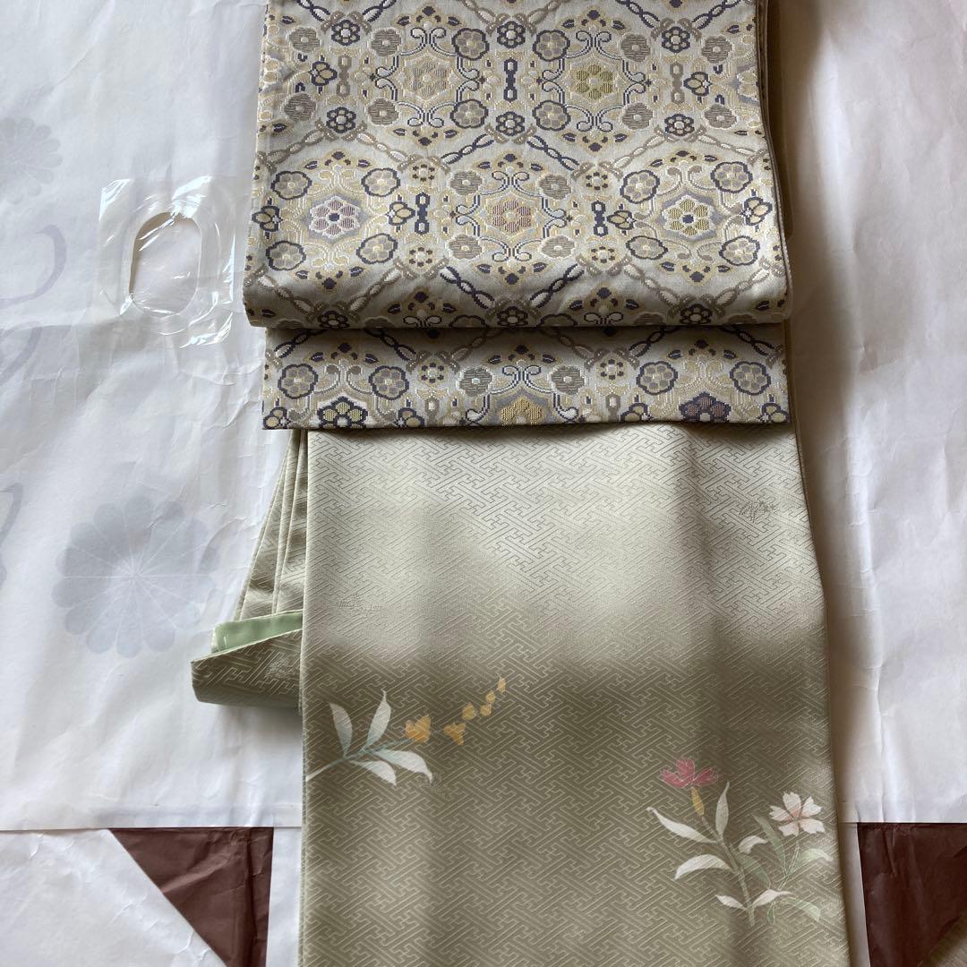 薄緑色 付け下げ　手書き友禅　金糸使い　花柄　正絹