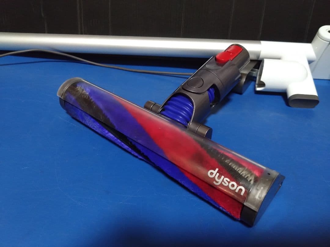 大人気モデル！dyson‼️デジタルスリムフィラフィ SV18　充電スタンド付き