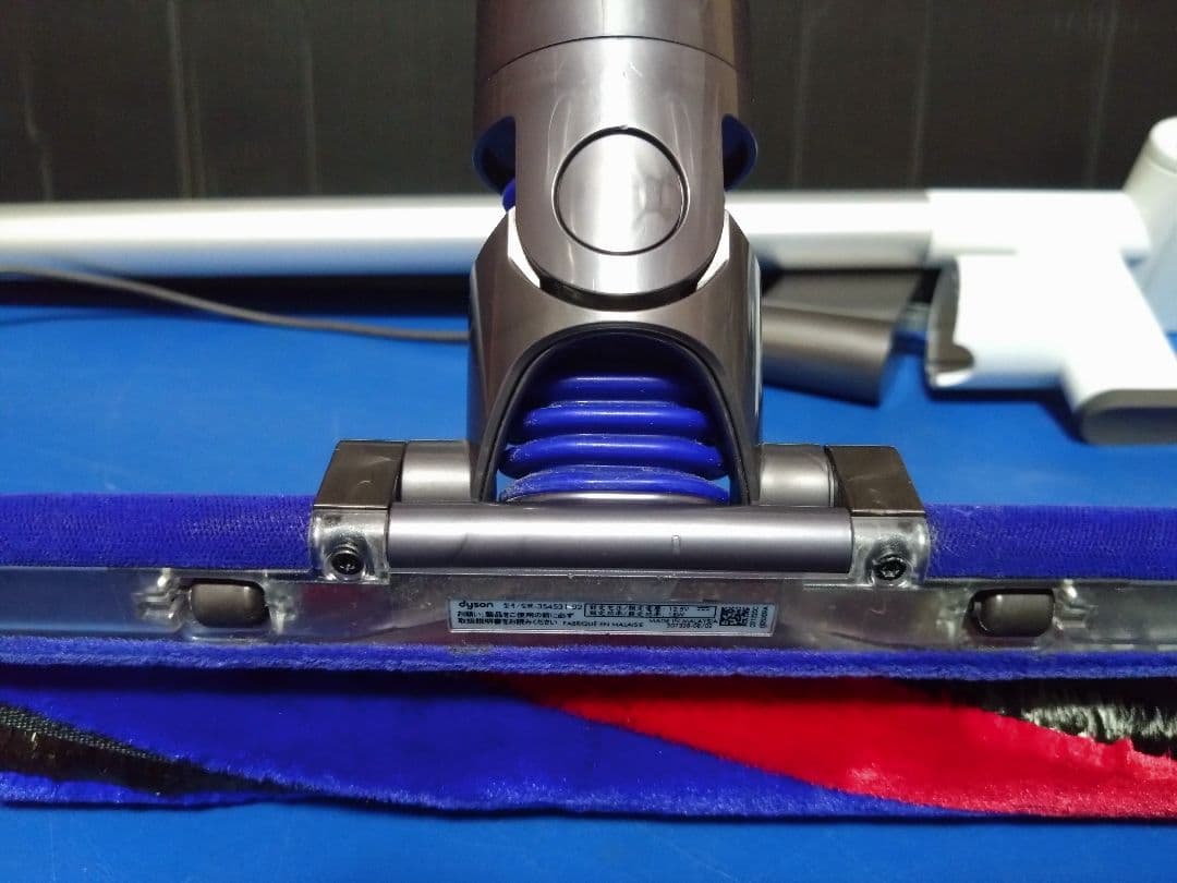 大人気モデル！dyson‼️デジタルスリムフィラフィ SV18　充電スタンド付き