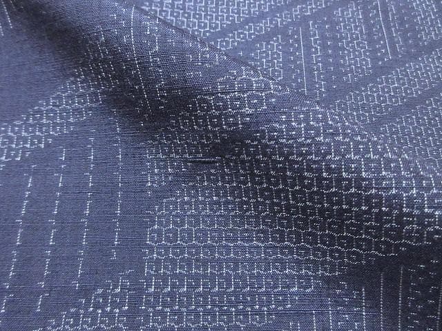 結城紬証明書：美品：亀甲絣と蚊絣：袷正絹：紺色着物：11号未使用:P26