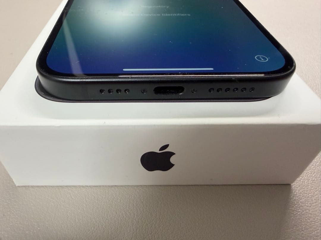 iPhone15 plus 128GB ブラック　純正ケース2個付き