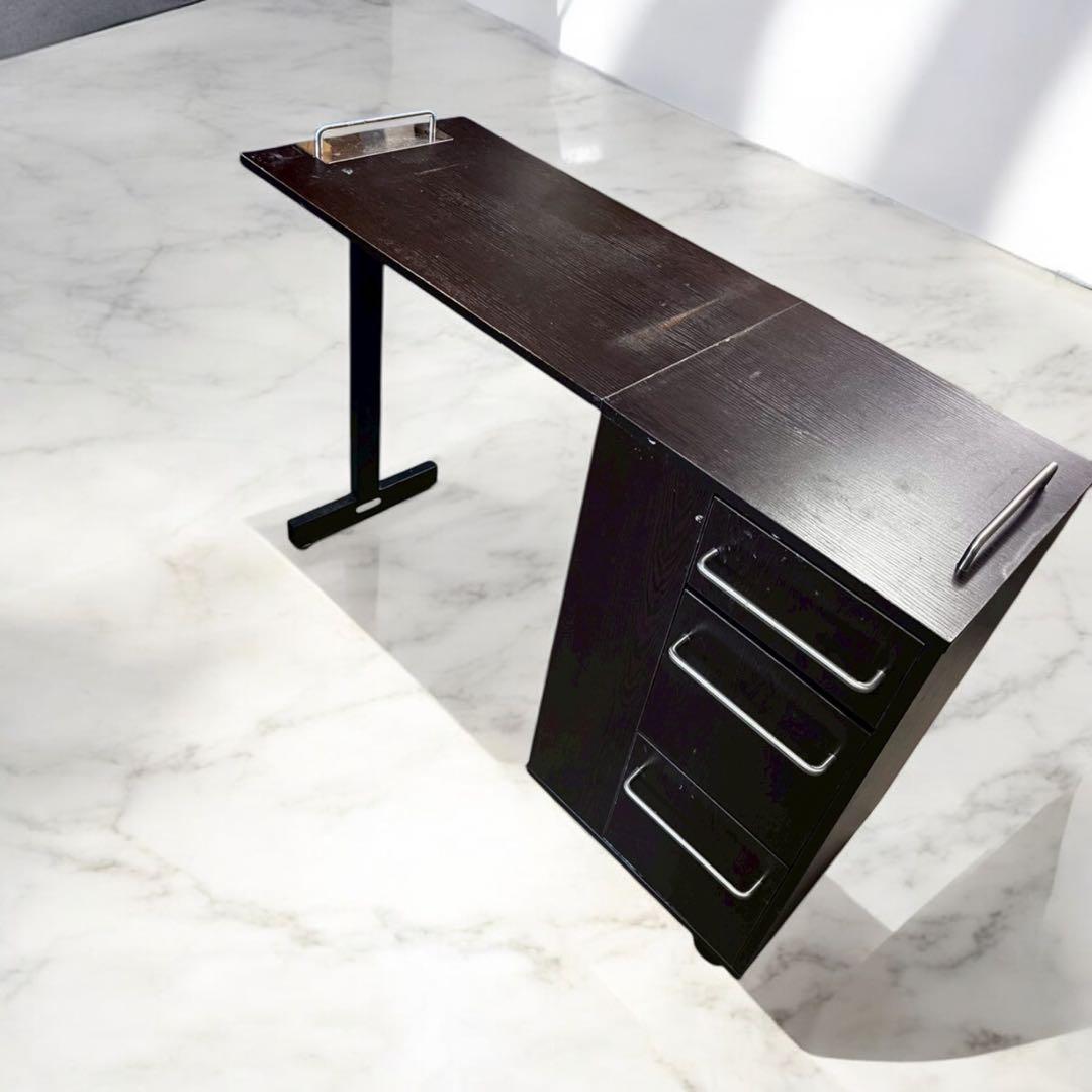 引き取り歓迎！ネイルテーブル　折りたたみ式　キャスター付き