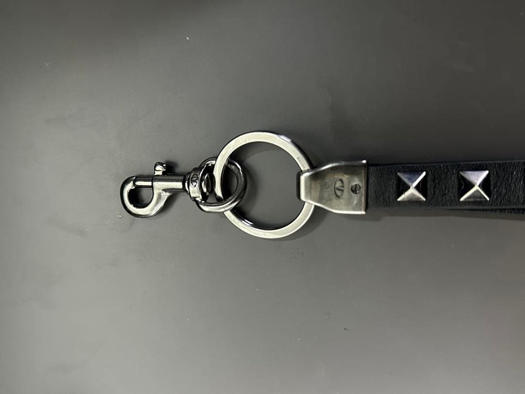VALENTINO ロックスタッド キーリング　ブラック