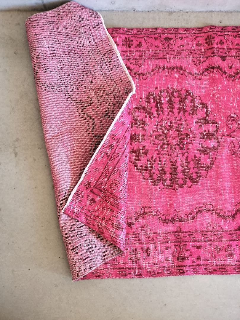 人気/マゼンタピンクのオーバーダイラグ　ヴィンテージトルコラグ　No.697