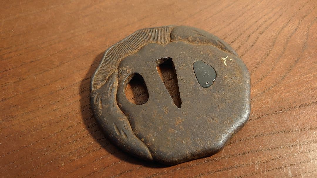 武具 鍔　金象嵌　象嵌　脇差 目貫 丸形 アンティーク刀剣　装具　刀装具　１客