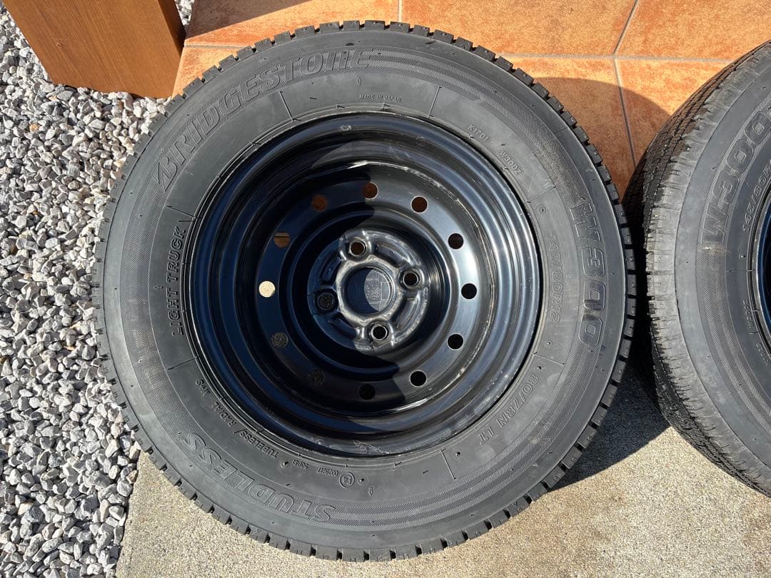 【ゆう】スタッドレスタイヤ(スズキ純正ホイール) 145/80R12